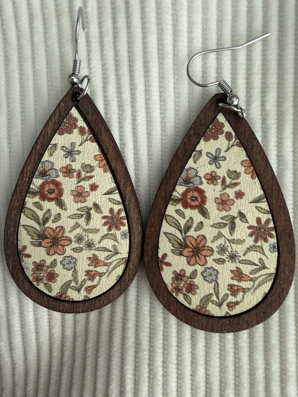 Wood-Frame Cream Floral Teardrop Earrings